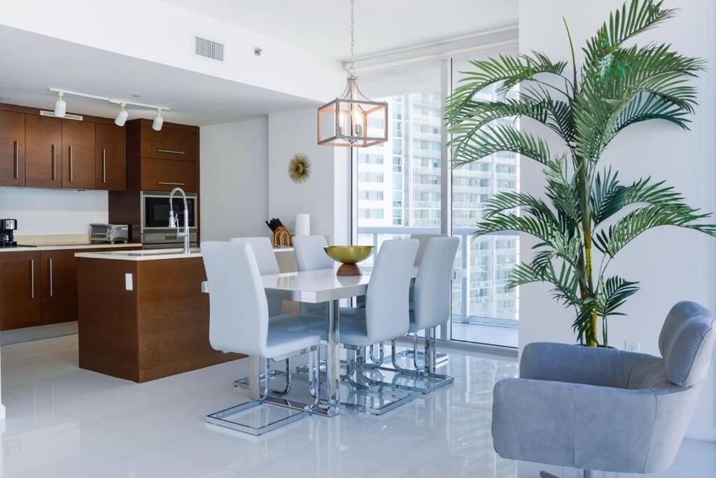 Wonderful 2 Bedroom Apt With Ocean Views At Icon Brickell Miami Dış mekan fotoğraf