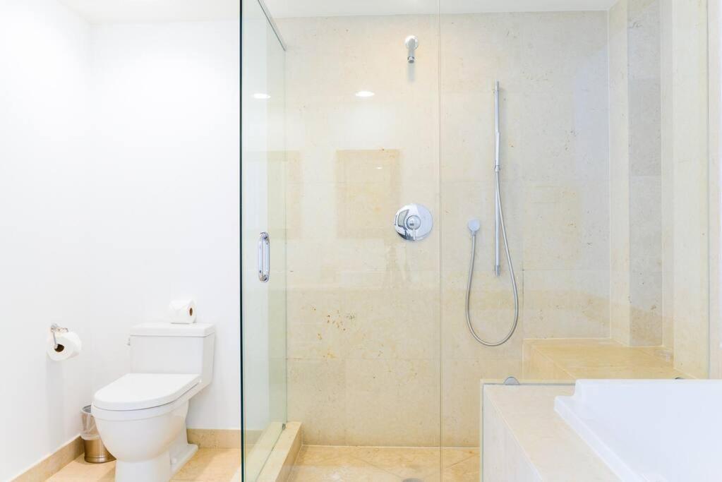 Wonderful 2 Bedroom Apt With Ocean Views At Icon Brickell Miami Dış mekan fotoğraf