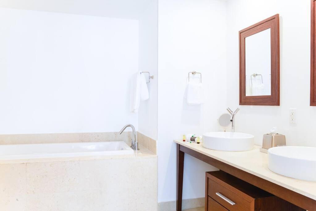 Wonderful 2 Bedroom Apt With Ocean Views At Icon Brickell Miami Dış mekan fotoğraf